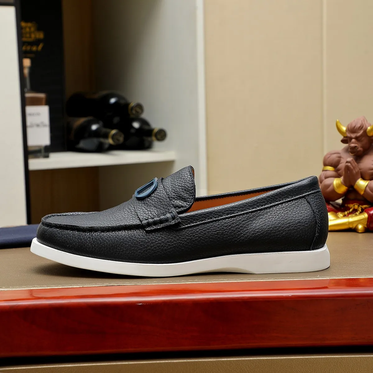 Men's clothing and shoes 💰460 💰🔥[Dior] High-end top-notch 🔝 purchasing agent 🔍🔍The latest 🇺🇸 counters are on sale simultaneously, original Italian brand · brand totem cloth sewn with brand cloth label · paired with calfskin · (high-end, nobility and class) exquisite workmanship (cow Leather lining) Sole: Original two-color sole ⚠️outsole specially provided by the original factory. Comfortable, wear-resistant, non-slip, real-life photoshoot🎬The real thing is more beautiful🔍Color: Color optional💕💕Number of yards: 39-44 (customized at 38.45.46)...
